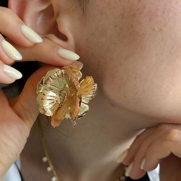 Gold Floral Earrings A980 - Picture 4 of 4
